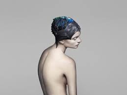 Casco con cristales de Swarovski da color a nuestra actividad cerebral